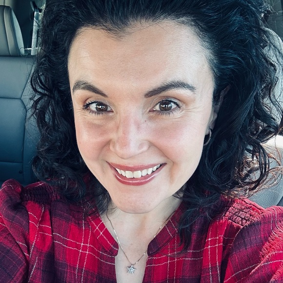 Meet your Posher, Erin - Picture 4 of 5